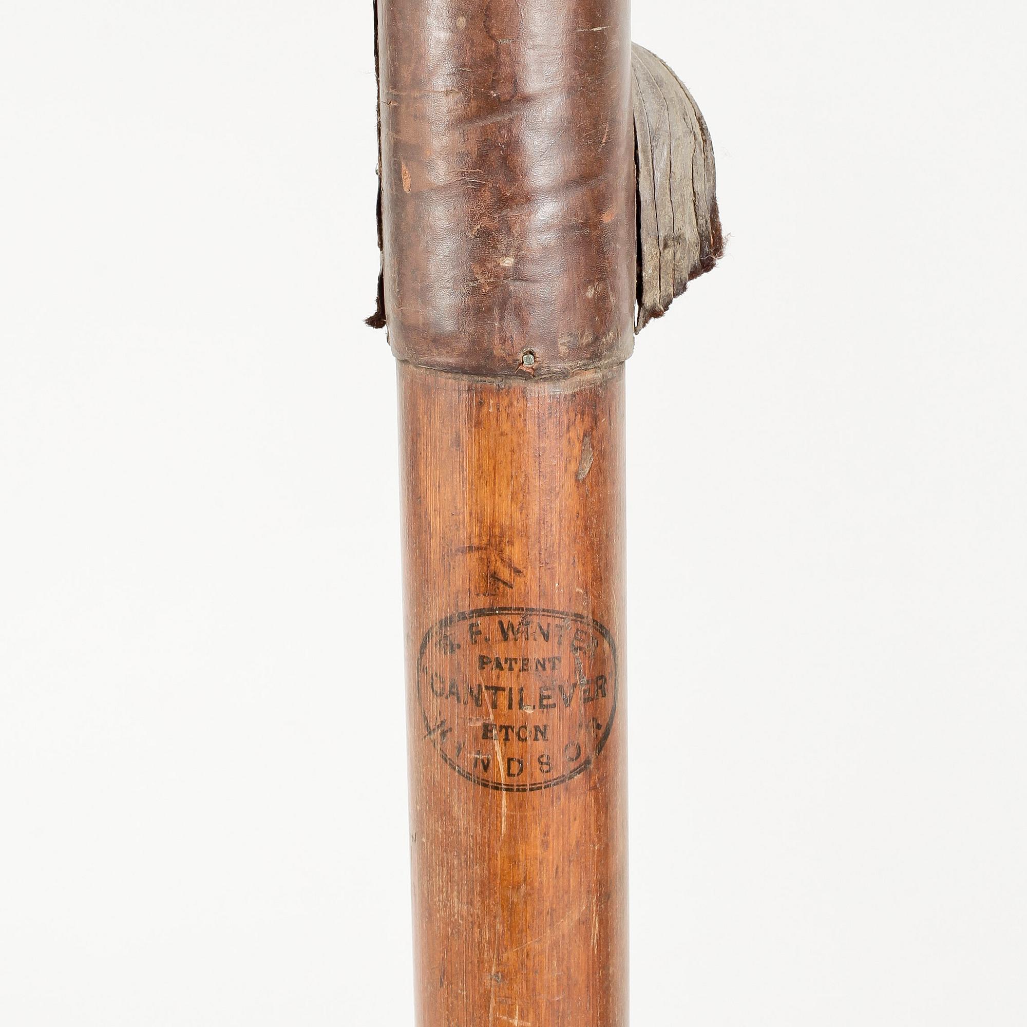 ÅRA, trä, daterad 1901.