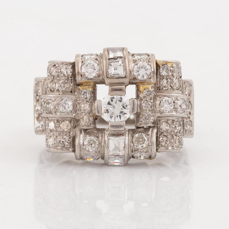 Ring, platina med diamanter.