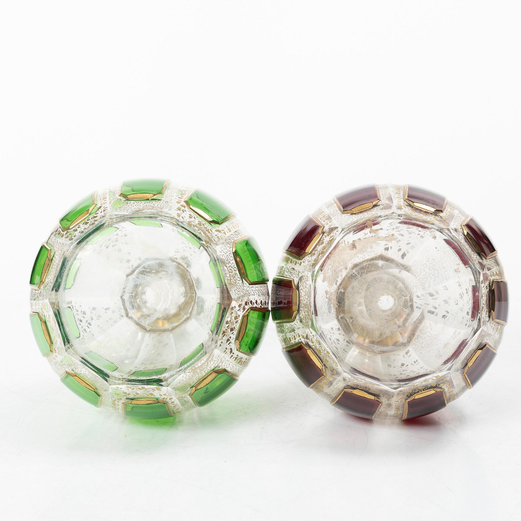 Karaffer, ett par, glas, Moser Karlsbad, omkring år 1900.