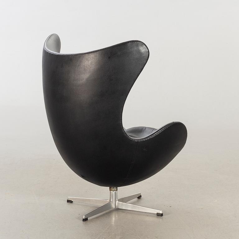 ARNE JACOBSEN, fåtölj "Ägget"  för Fritz Hansen, 1960-70-tal.