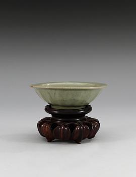 A celadon glazed 'double fish' bowl, Song/Yuan dynasty.