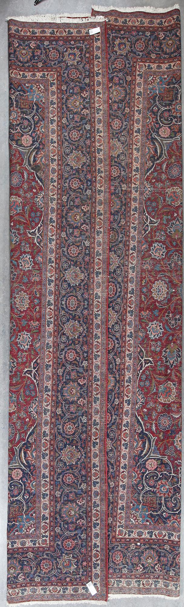 SEMI-ANTIQUE KASHAN, ca 437x321 cm.