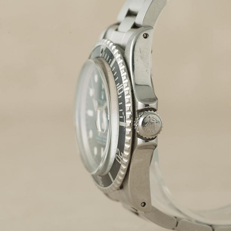 ROLEX, Oyster Perpetual Date, Submariner (660ft=200m, SWISS-T< 25, Mark IV), Chronometer, "Röd text".