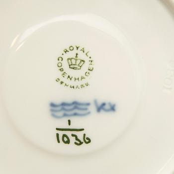 Chokladkoppar med fat, 6 st, porslin, "Musselmalet halvblond", Royal Copenhagen, Danmark.