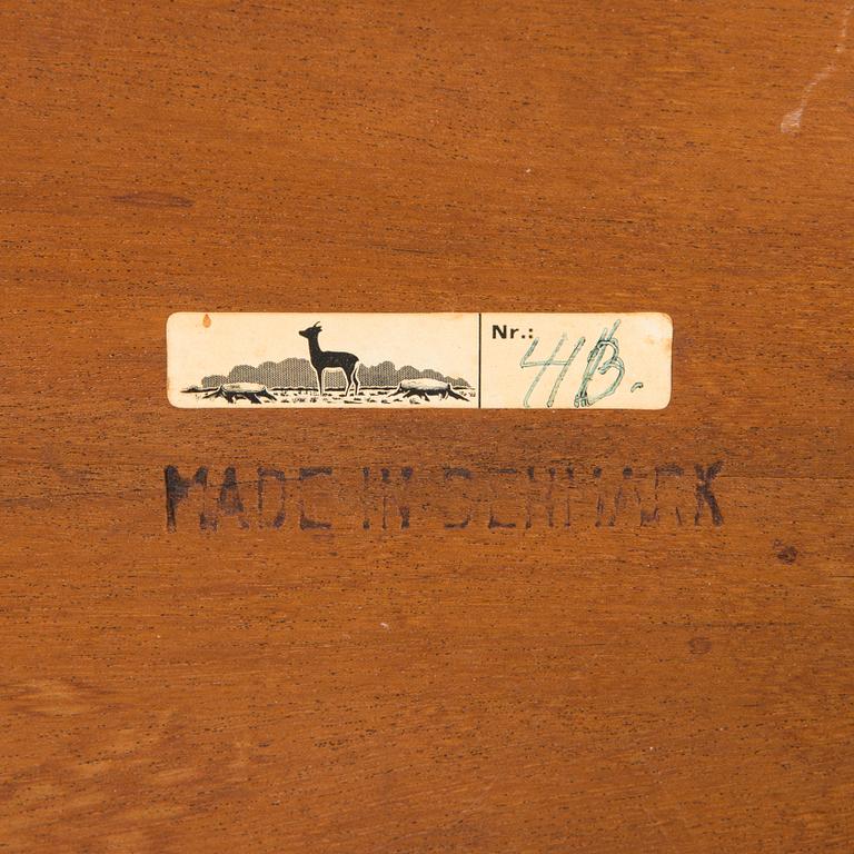 Severin Hansen, sivupöytiä, pari, malli 41B, Haslev Møbelfabrik, Tanska, 1900-luvun puoliväli.