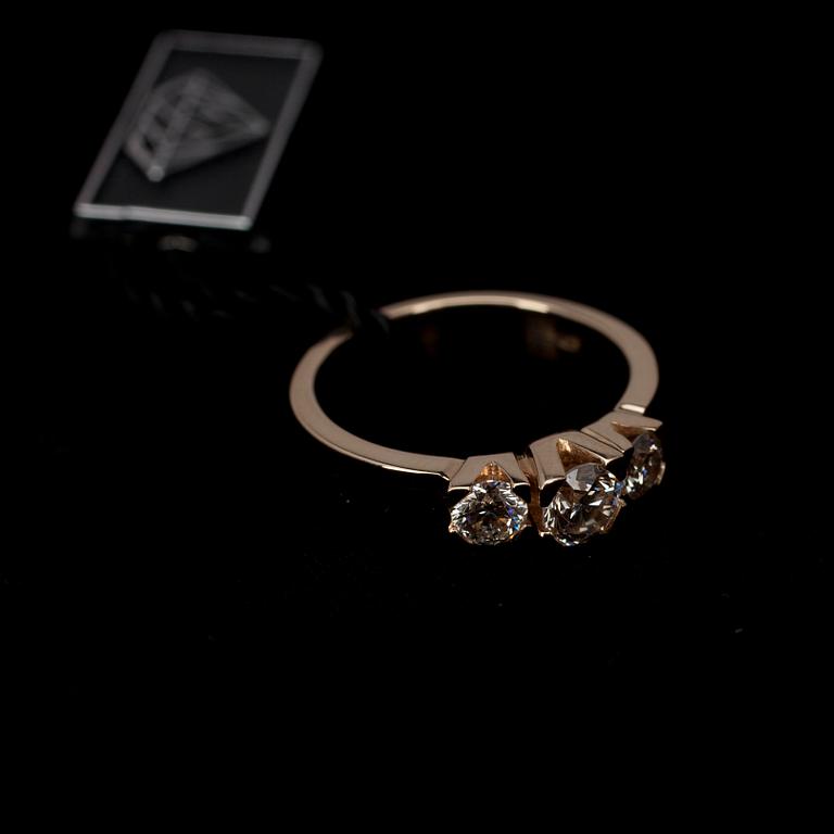 RING, guld 14K med diamanter tot. 0,90 ct, J/VS2. Vikt 5,2 g.