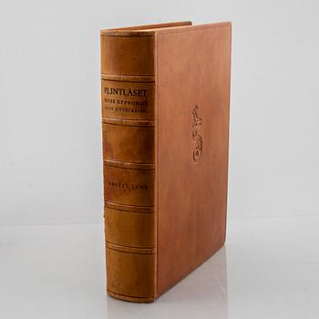 Torsten Lenk: Flintlåset, dess uppkomst och utveckling. Nordisk Rotogravyr 1939.