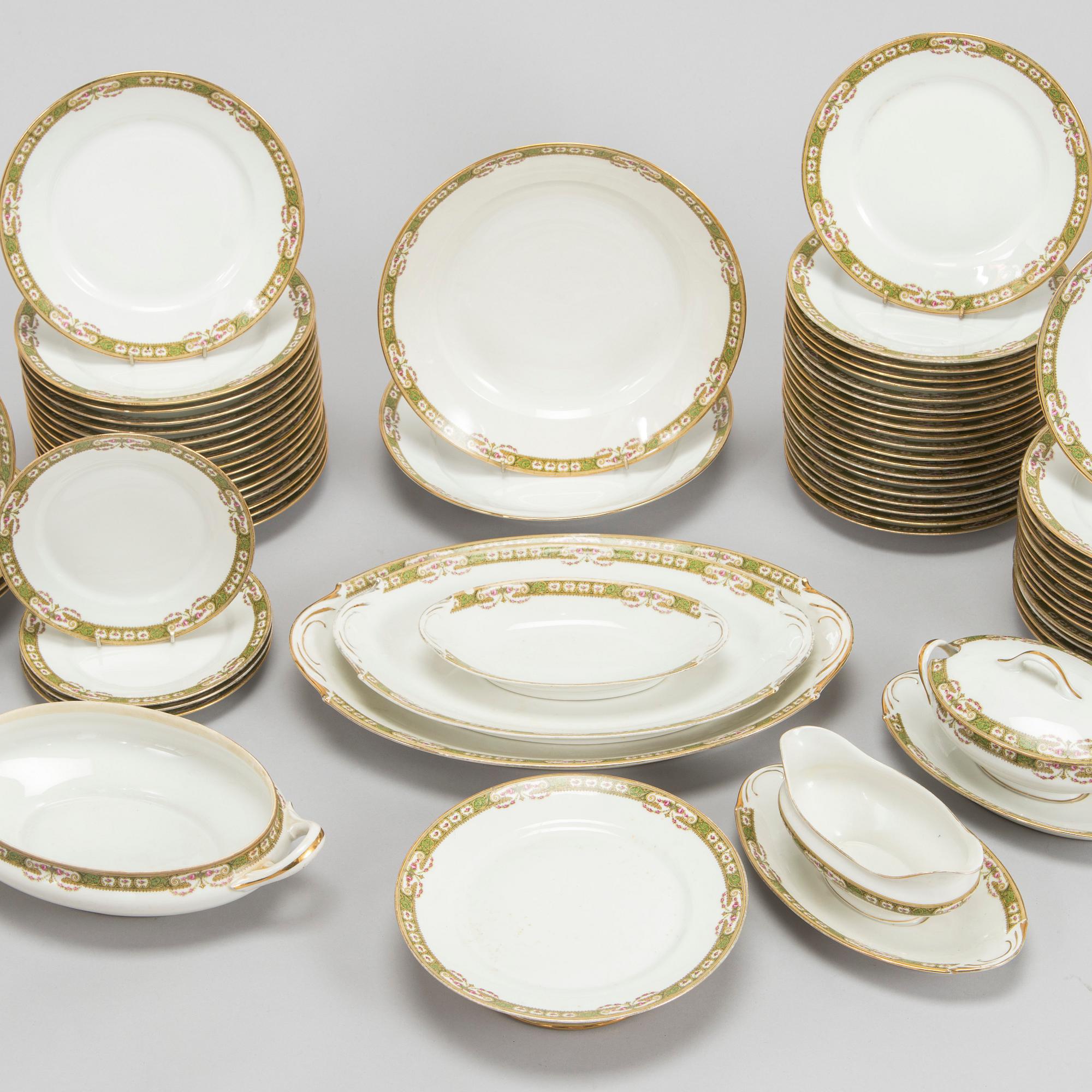 Ruoka-astiasto, 66 osaa, posliinia, Legrand & Cie, Limoges, Ranska 1900-luvun alkupuoli.