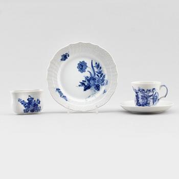 SERVISPORSLIN, 28 delar, porslin, "Blå Blomst", Royal Copenhagen.