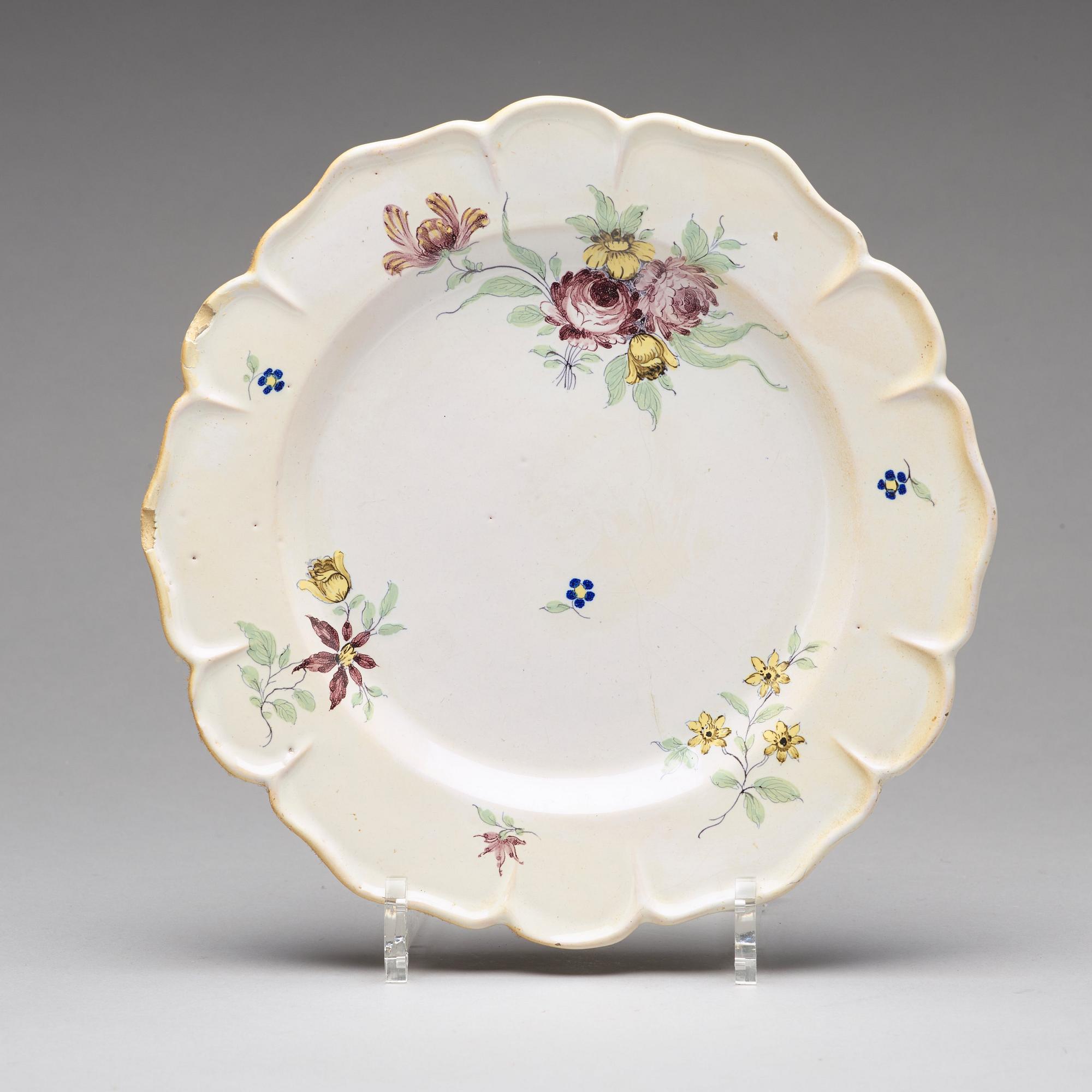 TALLRIKAR, sex stycken, olika, fajans. Marieberg och Rörstrand, 1700-tal.