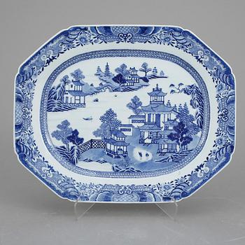 STEKFAT, porslin, Kina, Qianlong 1736-95.