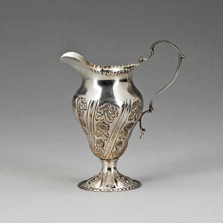 GRÄDDKANNA, silver, Maurice Freeman, London, 1900-01. Vikt 114 g.