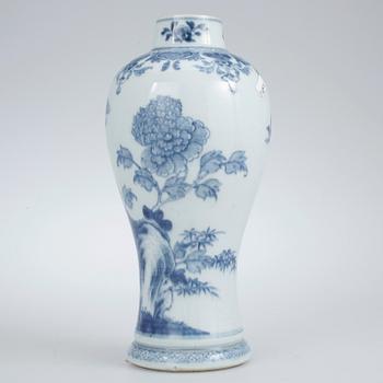 VAS, porslin, Kina, Qianlong (1736-95).