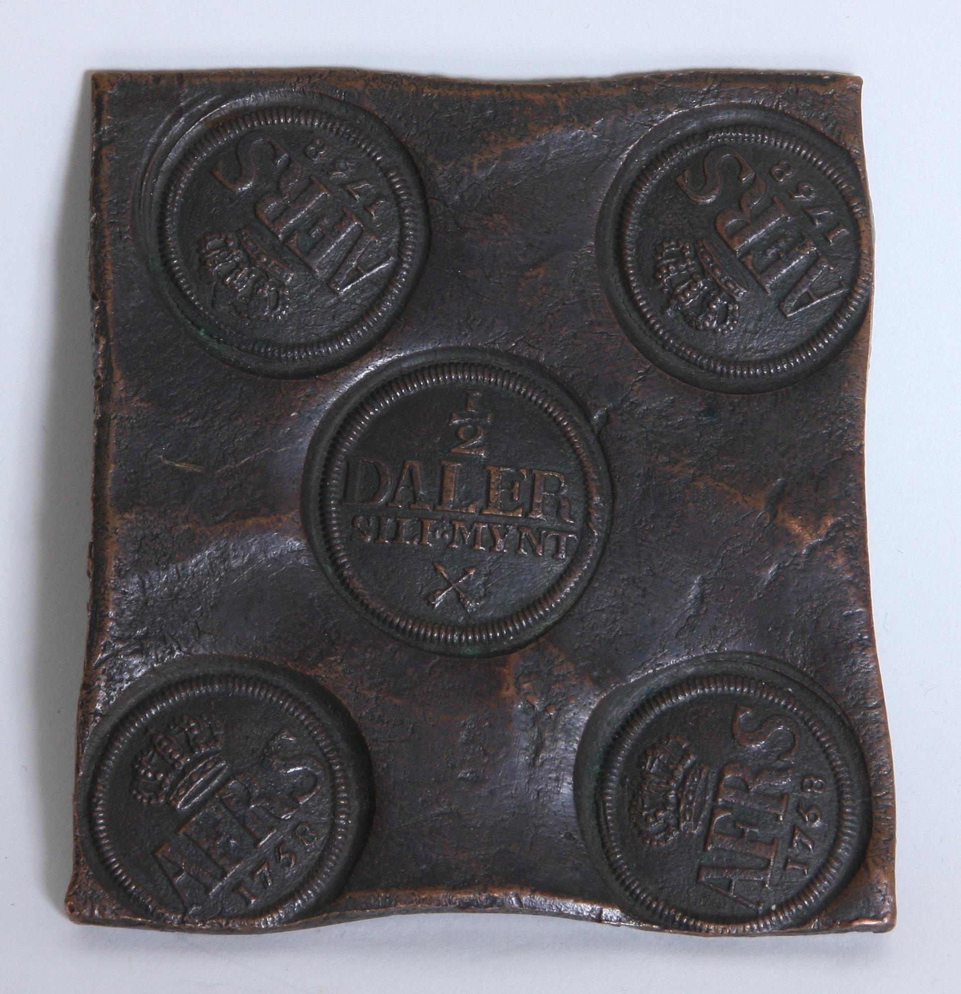 PLÅTMYNT, 1/2 daler, 1758.