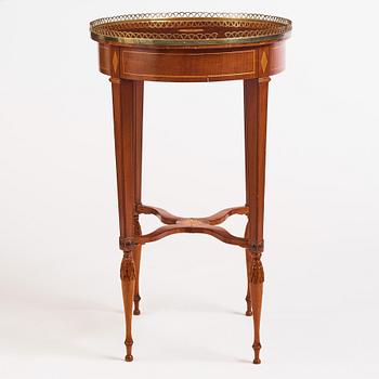 A late Gustavian mahogany table attributed to L. Qvarnberg (master in Stockholm 1801-1813).