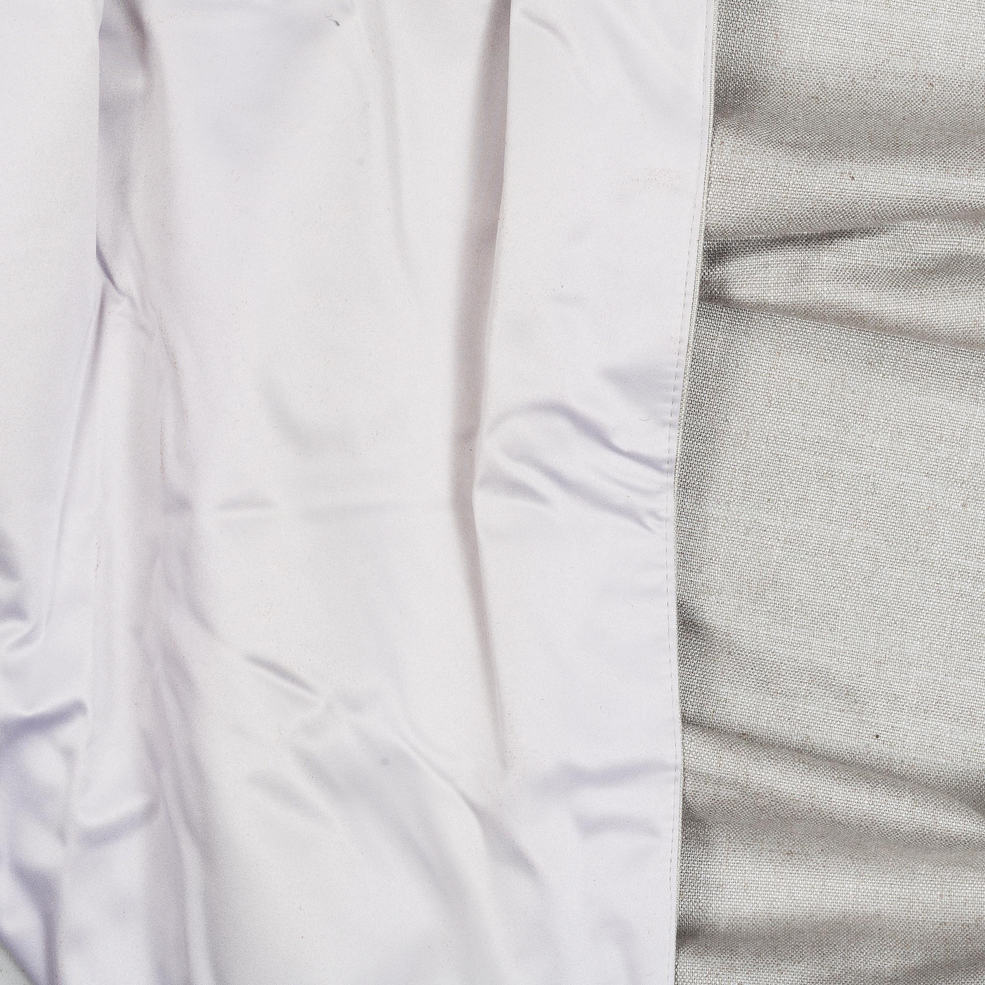 A pair of velvet curatins, 21st Century. Measurement 260x326 cm.