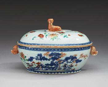 A famille rose tureen with cover, Qing dynasty, Qianlong (1736-1795).