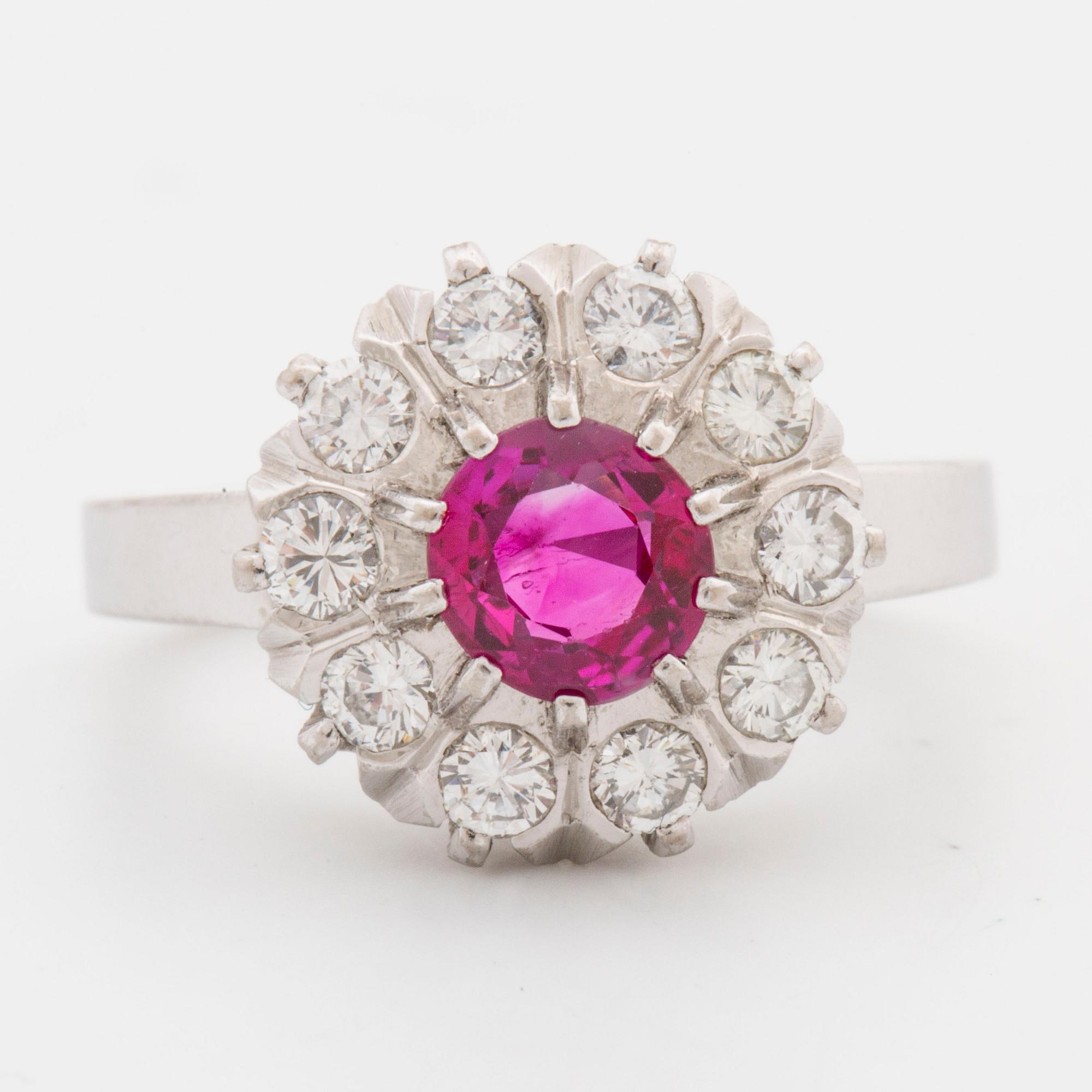 Ring with brilliant-cut diamonds ca 0.56 cts and faceted ruby.