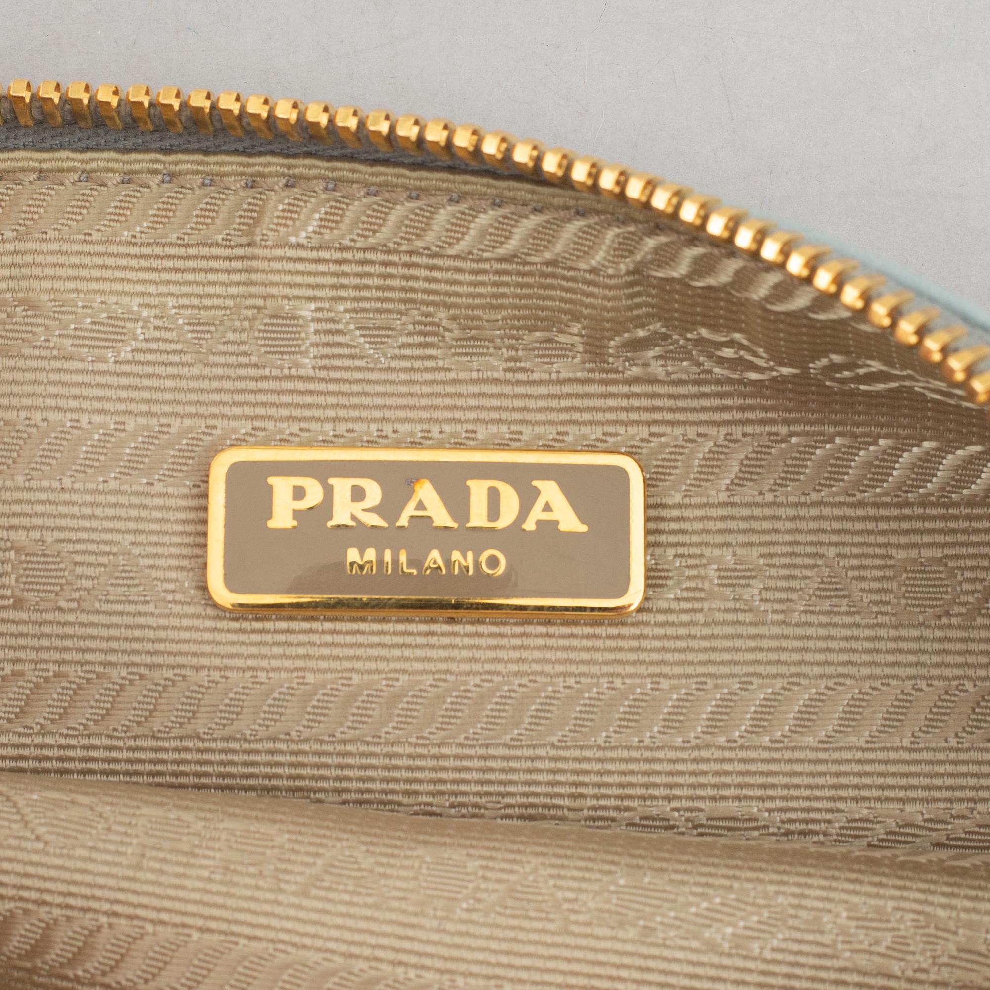 Prada, bag/clutch.