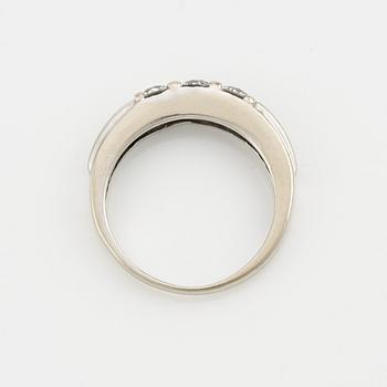 Ring, 14K white gold with three brilliant-cut diamonds.