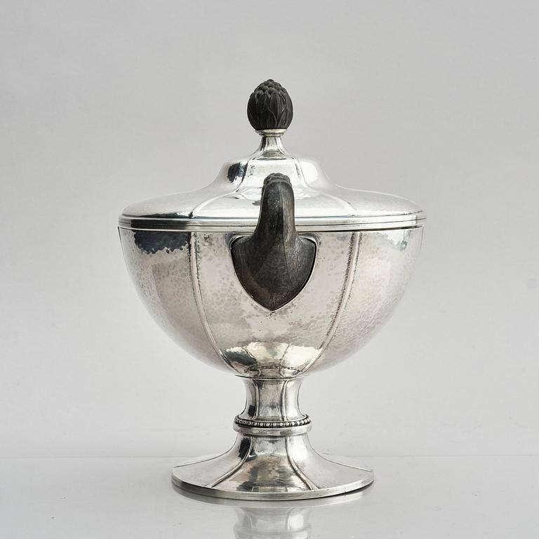 Sandbergs Eftr G C Gustafsson C A, skål med lock, silver, Helsingborg 1919.