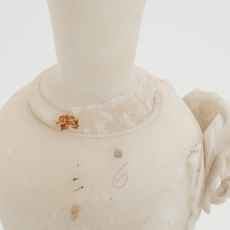 A pair alabaster ornaments, 20th Century.