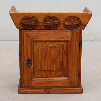 HÄNGSKÅP, allmoge, 1700-/1800-tal.