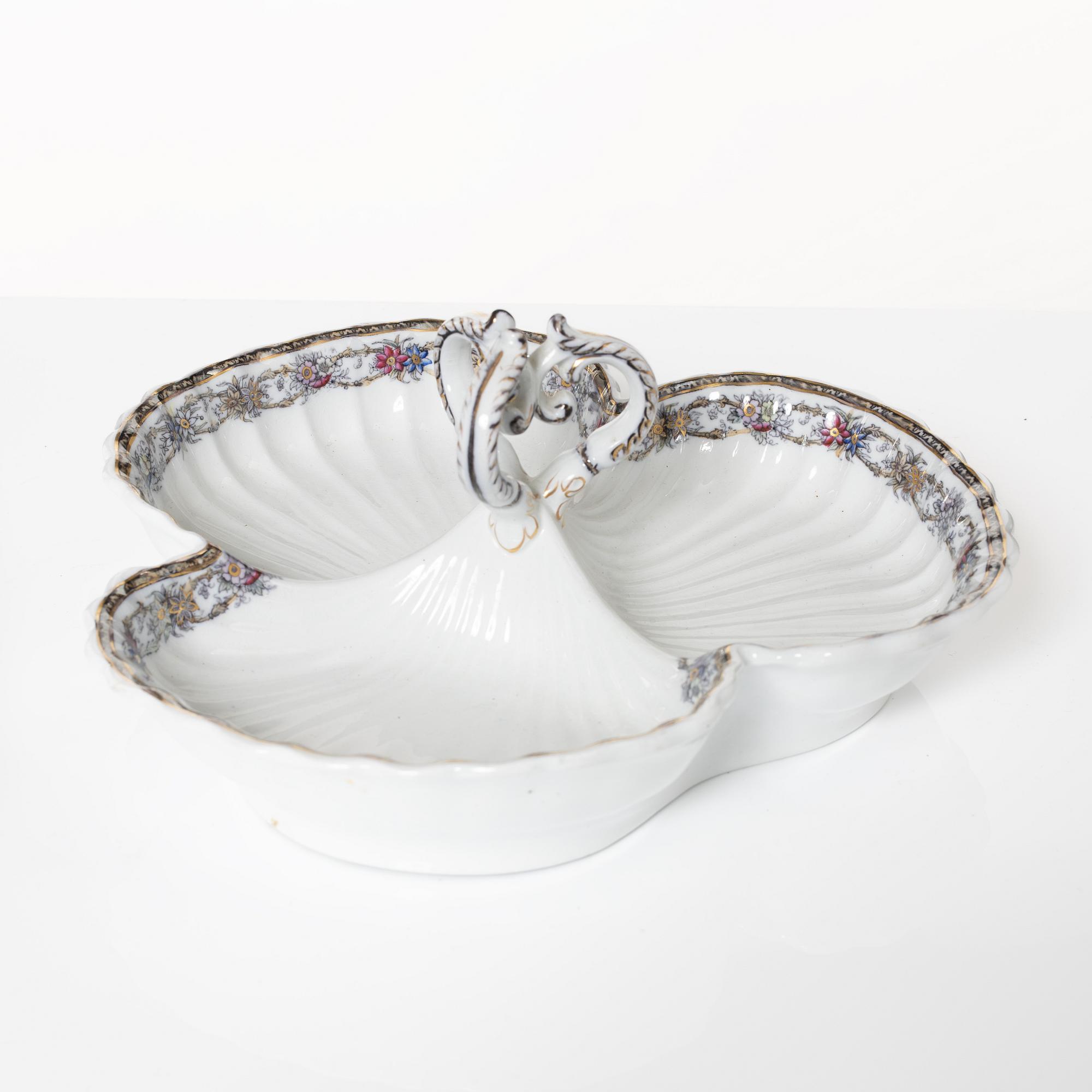 Dinner service, 100 pieces, creamware, "Iris", Rörstrand, second half of the 20th Century.