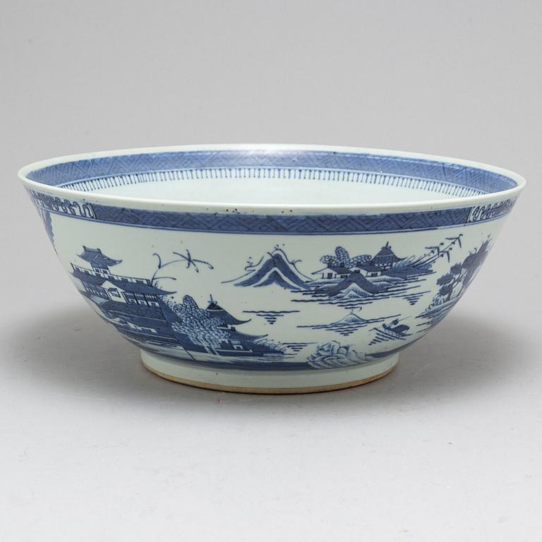 BÅLSKÅL, kompaniporslin. Qingdynastin, 1800-tal.