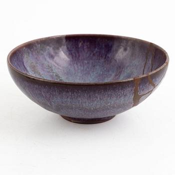 A flambé glazed Chinese stoneware bowl, late Qing dynasty/early 20th century.