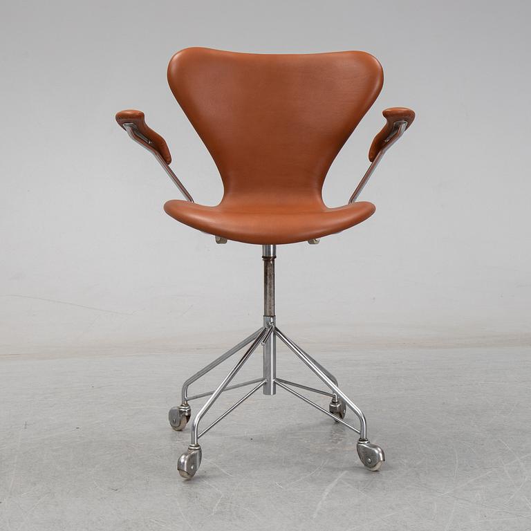 Arne Jacobsen, skrivbordsstol, "Sjuan", formgiven 1955.