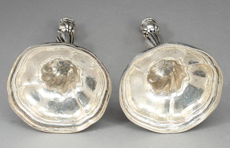 LJUSSTAKAR, ett par, silver, rokokostil, Dietric Johann Ernst Nagel, Pernau (1840-1854) Estland. Vikt 668 g.