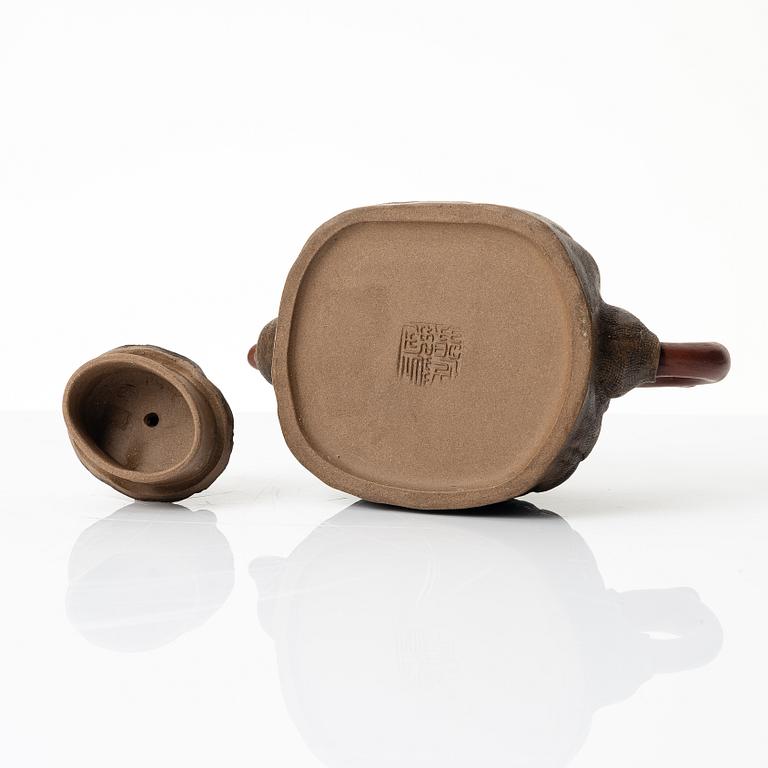 Zhou Dingfang, A naturalistic 'sack form' yixing teapot, China, 1990s.