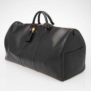 A BLACK EPI LEATHER KEEPALL 60 TRAVEL BAG.