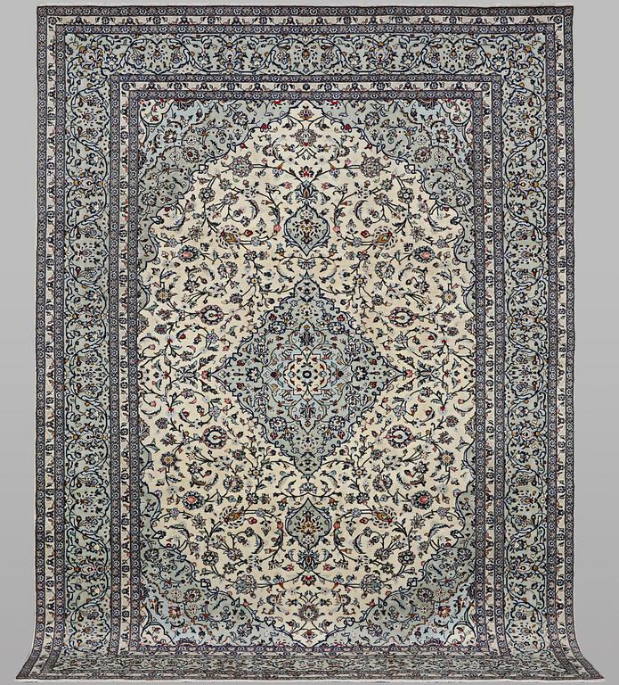 A carpet, Kashan, ca 355 x 247 cm.