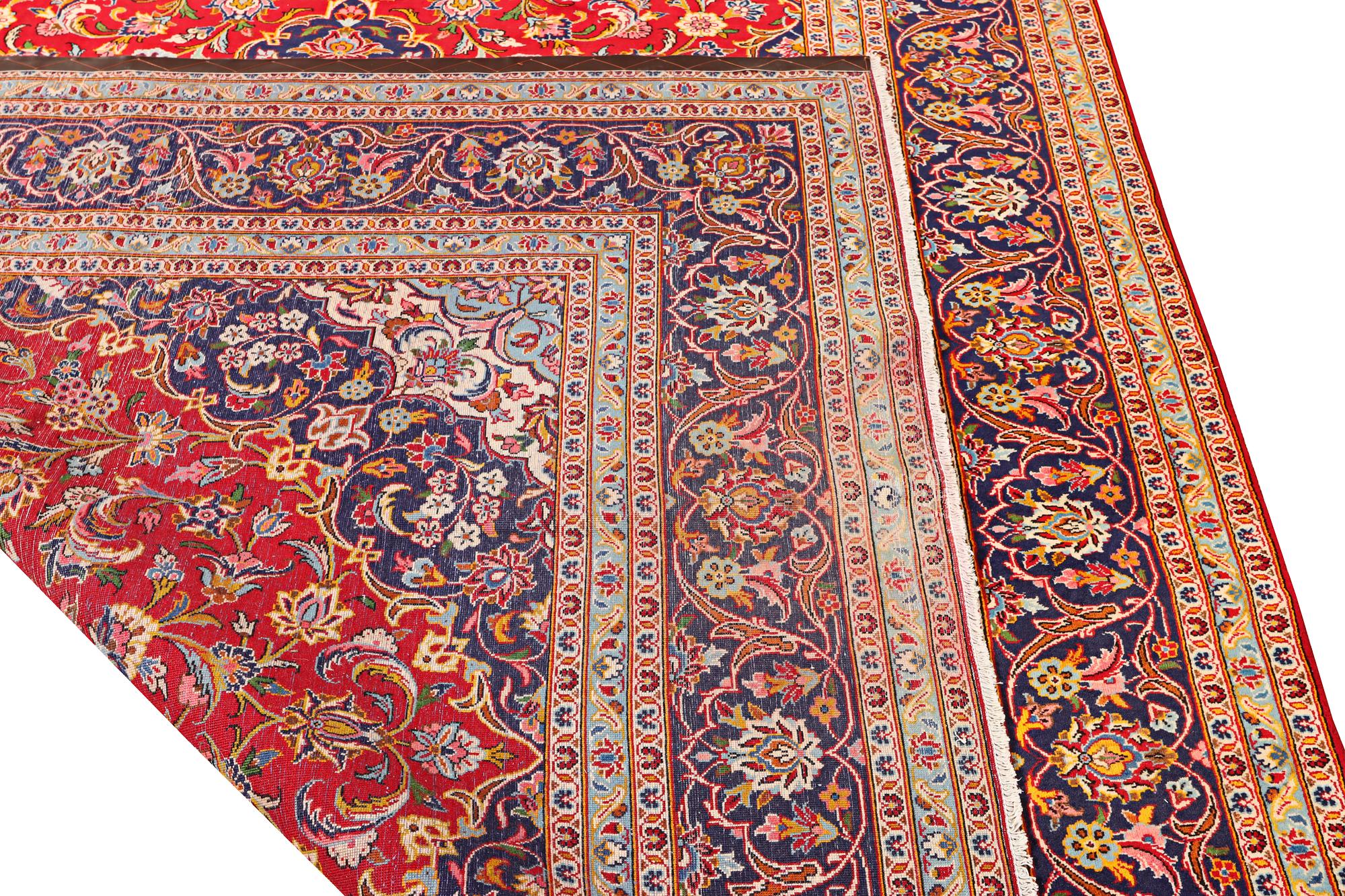 A Kashan carpet, a. 360 x 243 cm.
