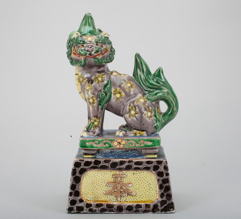 FIGURIN, porslin, Kina 1900-talets först hälft.