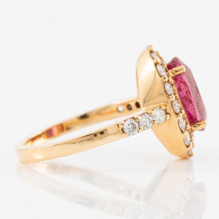 Ring, carved, 18K rose gold with pink tourmaline and brilliant-cut diamonds.