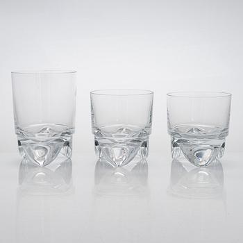 Timo Sarpaneva, juomalaseja, 33 kpl, "Viinahammas" (Kippis) 2399 Iittala. Tuotannossa 1975-1978.