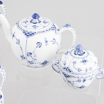 Royal Copenhagen, mat och kaffeservis, 104 delar, "Musselmalet", halvblonde, Danmark, 1900-tal.