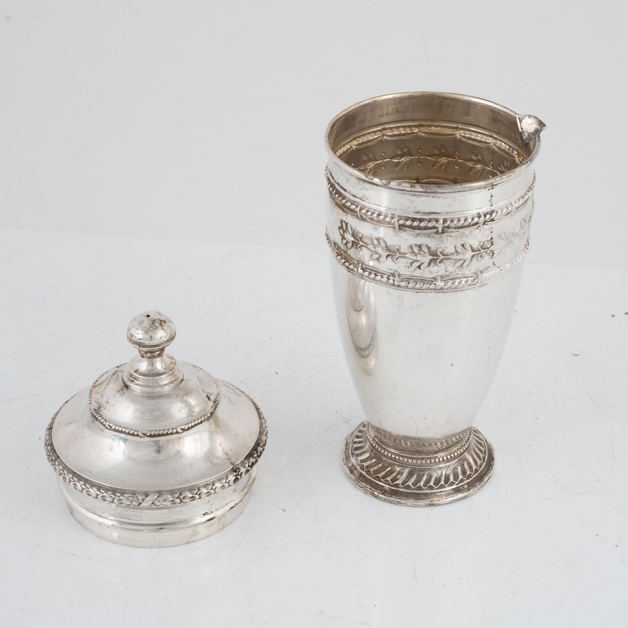 A Swedish Silver Cocktail Shaker, mark of CG Hallberg, Stockholm 1905.