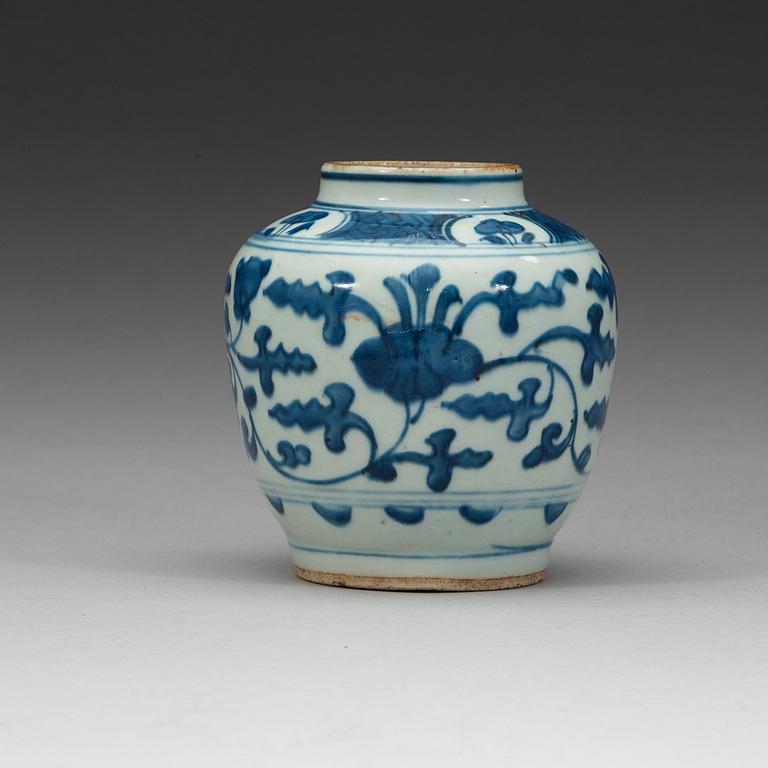 KRUKA, porslin. Mingdynastin, 1600-tal.