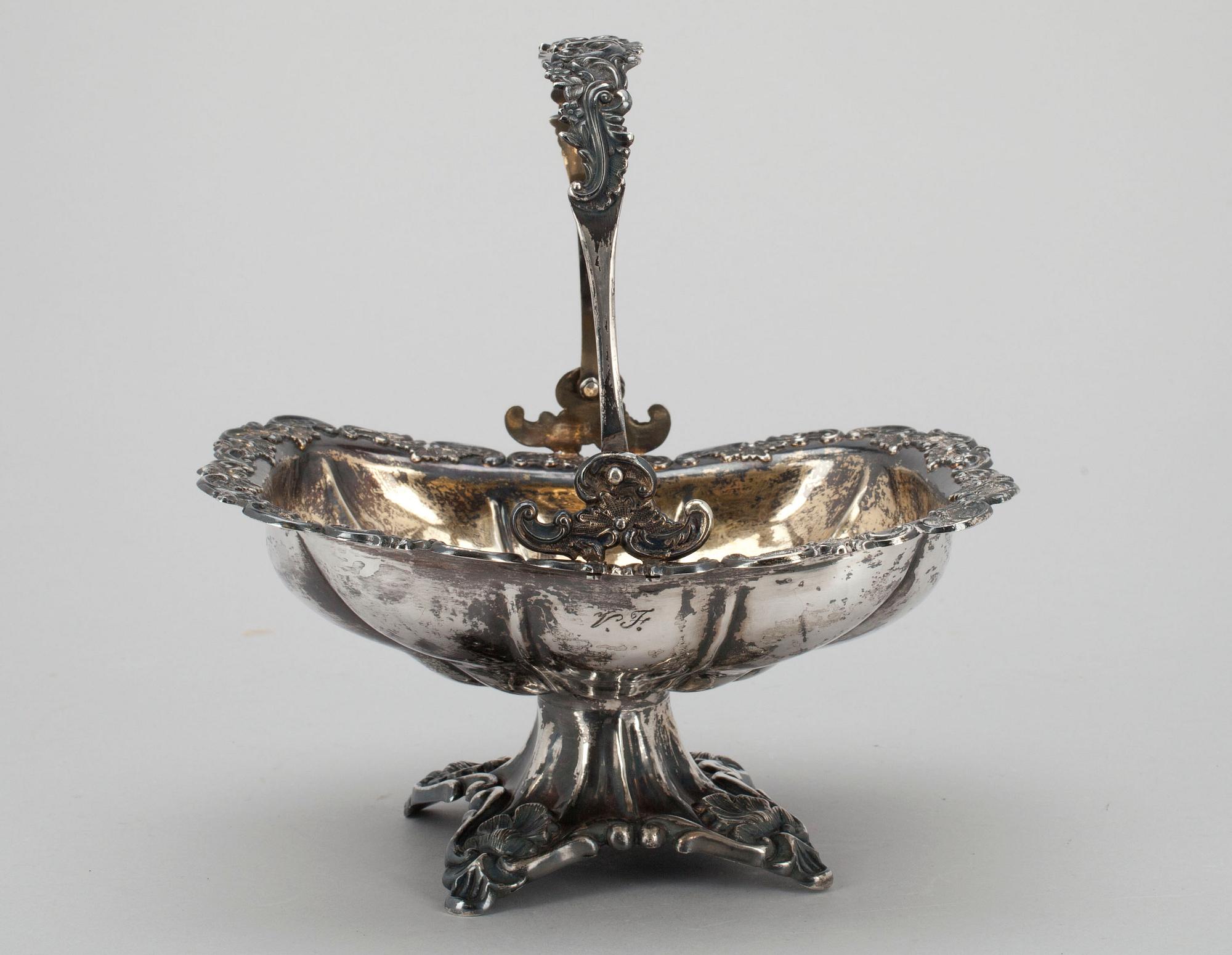 BOMBONJÄR / BRÖDKORG, silver, Otto Roland Mellin (1860-1907), Helsingfors 1851. Vikt ca 315 g.