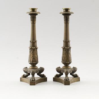 LJUSSTAKAR, 1 par, brons, senempire, omkring år 1830.