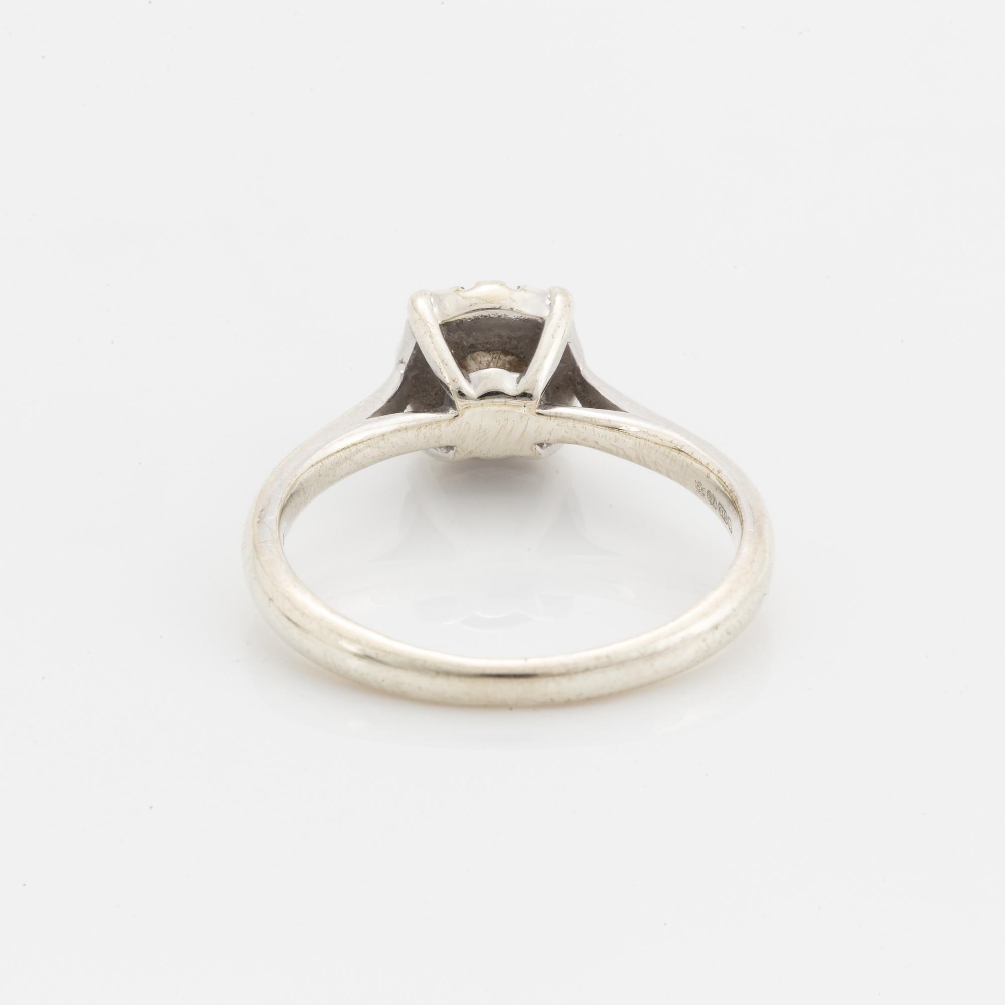 Brilliant-cut diamond ring, total 0,30 ct according to engraving.