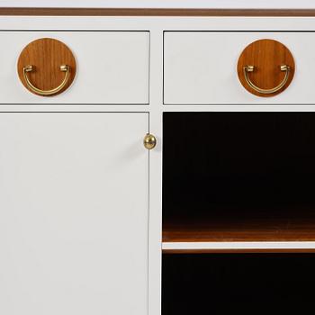 Josef Frank, sideboard, modell 2137, Firma Svenskt Tenn, samtida produktion.