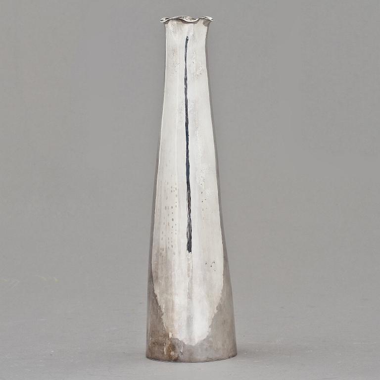 VAS, sterlingsilver, Sven Arne Gillgren, GAB, Stockholm, 1946. Vikt 410 g.