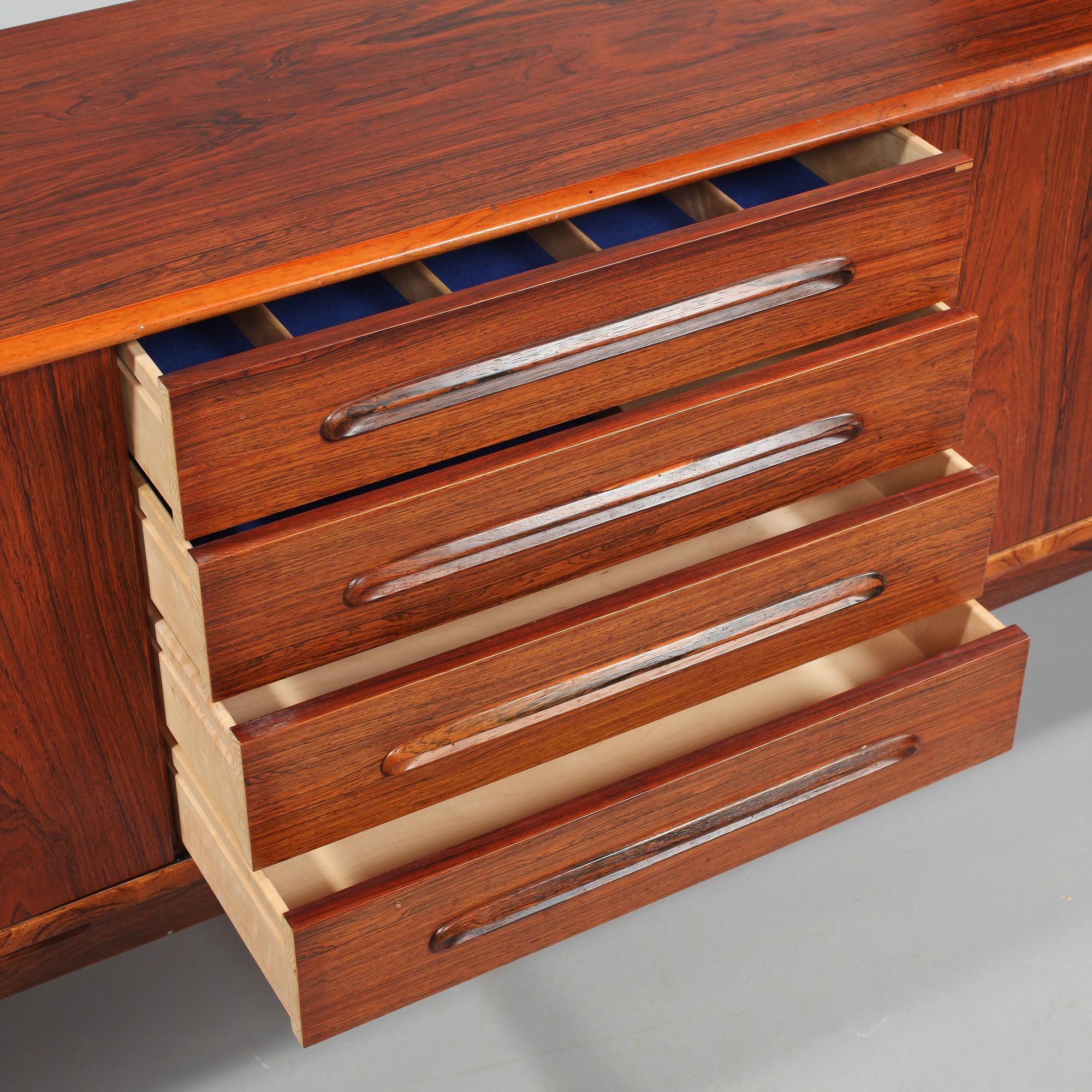 SIDEBOARD, "Cortina", Nils Jonsson, Troeds Möbelfabrik, Bjärnum, 1900-talets tredje kvartal.