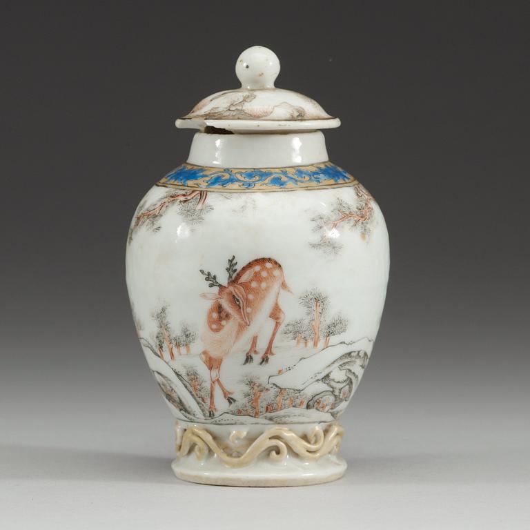 Two cups with saucers and a teacaddy, Qing dynasty, Yongzheng (1723-35).