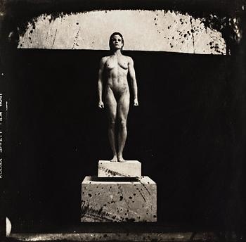 352. Joel-Peter Witkin, "Lisa Lyons as the Anavyssos Kouros", 1983.